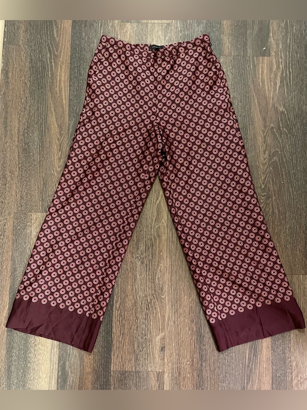 Ann Taylor The Wide-Leg Pant in Satin Geo Print - Poised Plum
SIZE 8 *NWT* - Picture 5 of 16